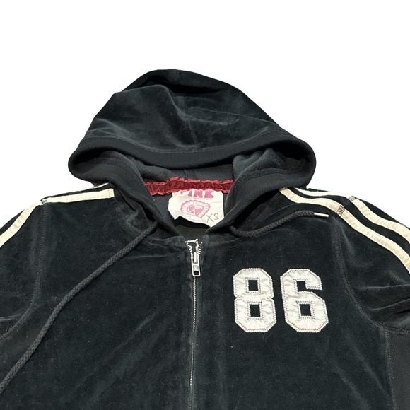 RARE Y2K VS PINK women's black velour "university of pink" sweater, size XS. - Picture 4 of 5